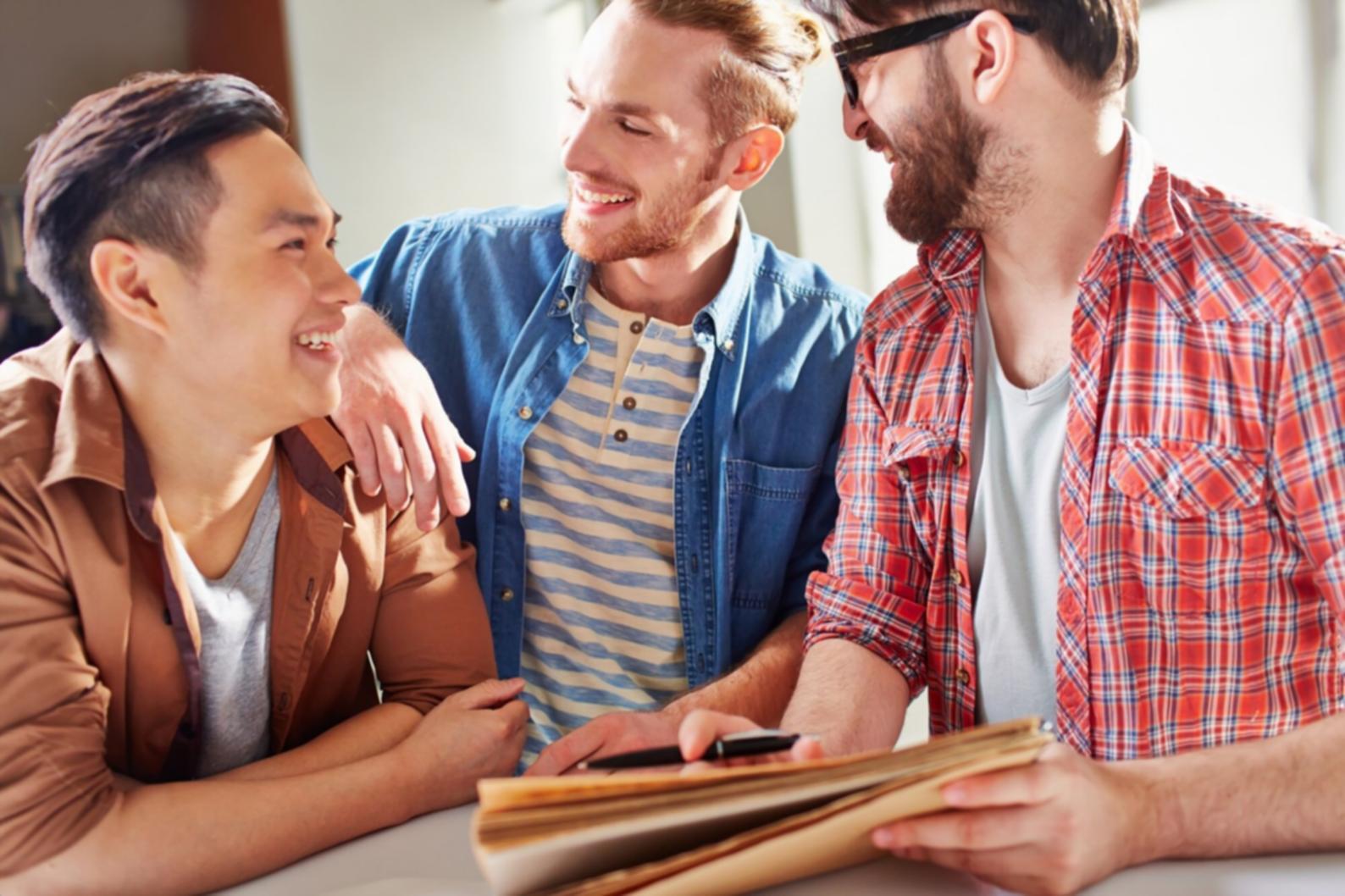 Professionelles Finanzteam bei der Zusammenarbeit
